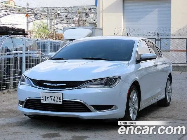Chrysler 200 2015 thumb 2