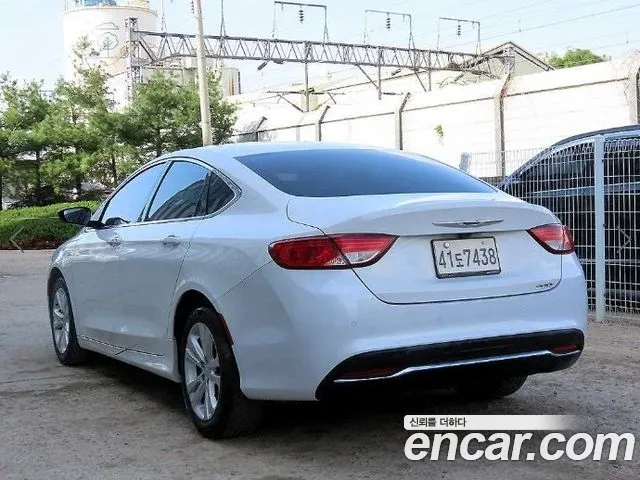 Chrysler 200 2015 thumb 3