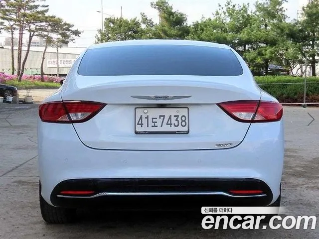 Chrysler 200 2015 thumb 4
