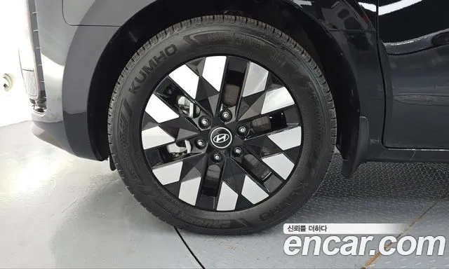 Hyundai Staria 2024 thumb 5