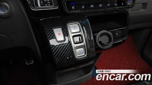 Hyundai Staria 2024 thumb 9