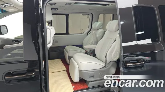 Hyundai Staria 2024 thumb 11