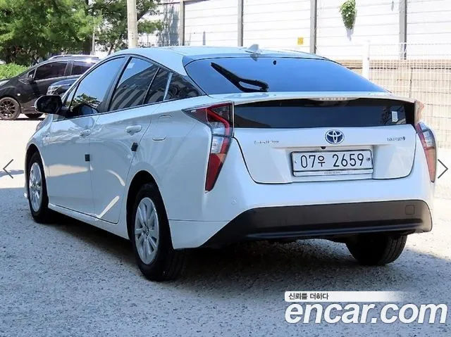 Toyota Prius 2018 thumb 3