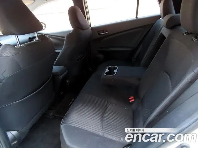 Toyota Prius 2018 thumb 6