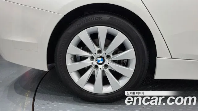 BMW 3-Series 2017 thumb 5