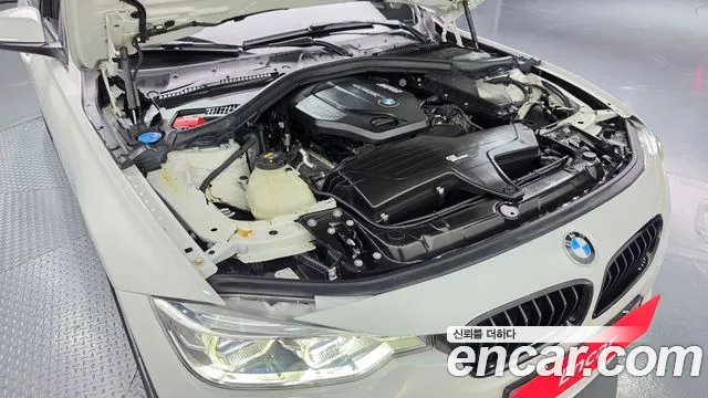 BMW 3-Series 2017 thumb 6
