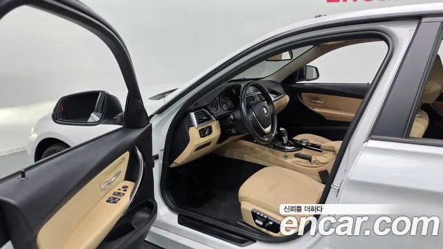 BMW 3-Series 2017 thumb 10