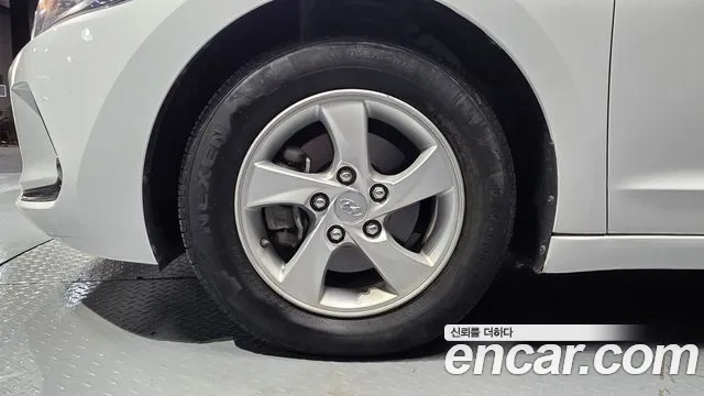 Hyundai Avante 2015 thumb 5