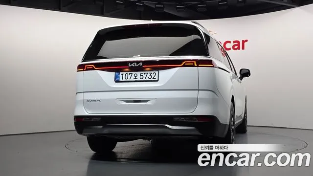 Kia Carnival 2023 thumb 4