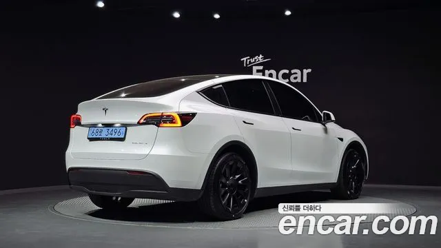 Tesla Model Y 2024 thumb 2