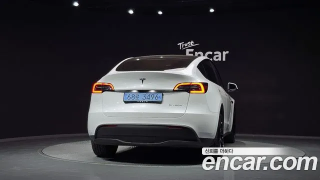 Tesla Model Y 2024 thumb 4
