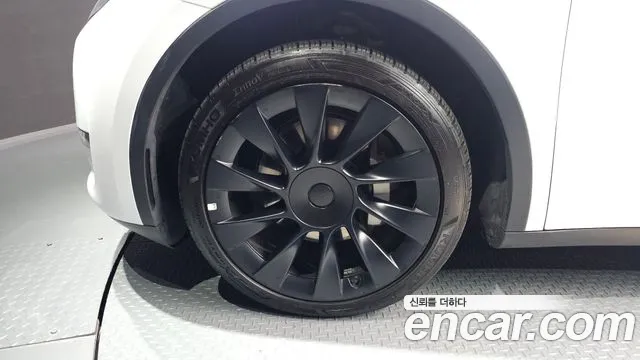 Tesla Model Y 2024 thumb 5