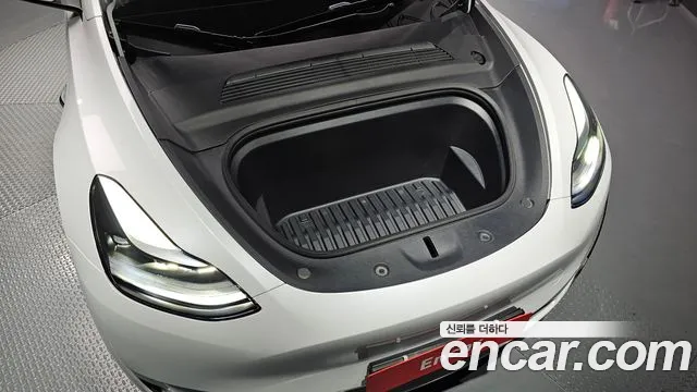 Tesla Model Y 2024 thumb 6
