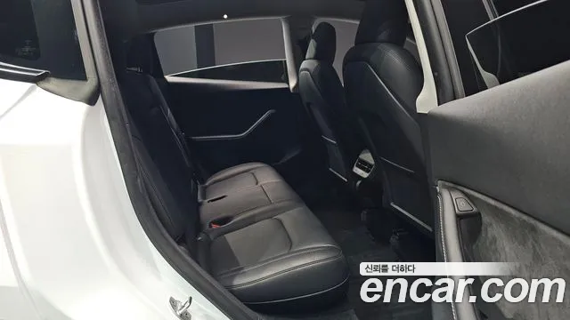 Tesla Model Y 2024 thumb 12
