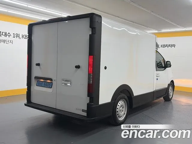 Hyundai Staria 2024 thumb 2