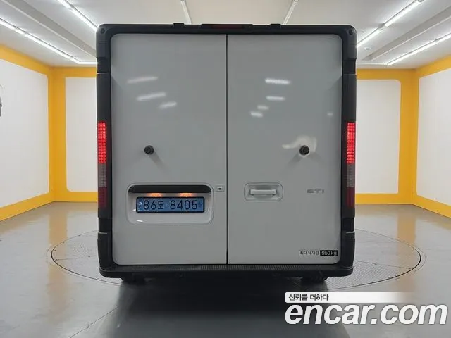 Hyundai Staria 2024 thumb 4