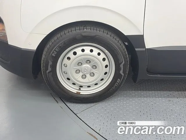 Hyundai Staria 2024 thumb 5