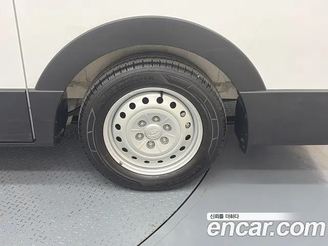 Hyundai Staria 2024 thumb 6