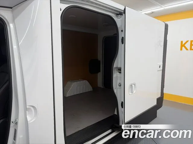 Hyundai Staria 2024 thumb 7