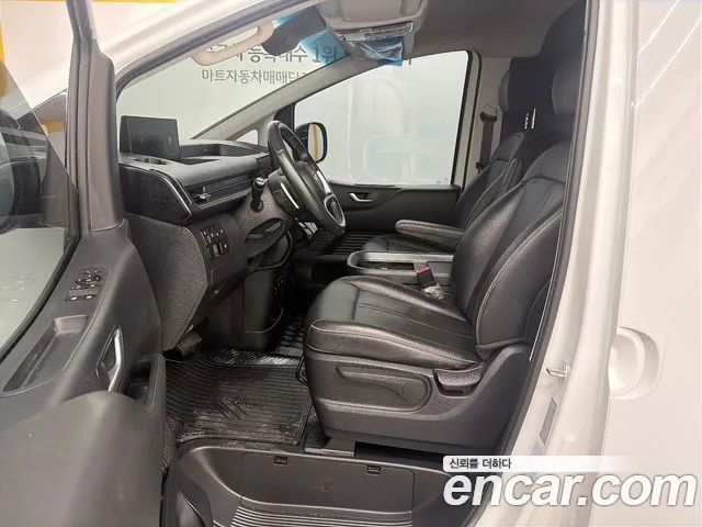 Hyundai Staria 2024 thumb 10