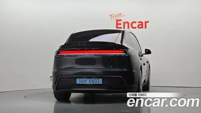 Tesla Model Y 2026 thumb 4