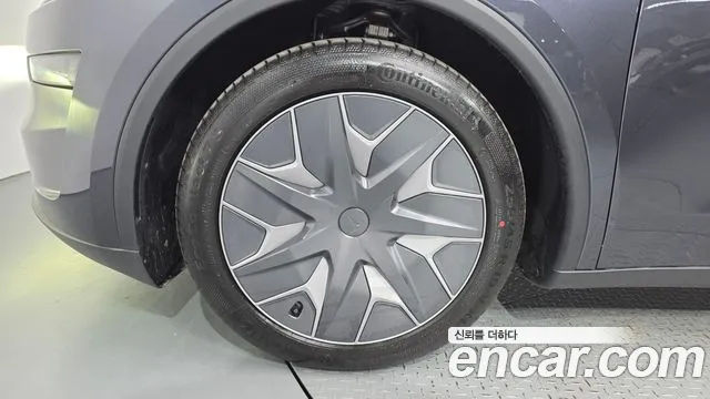 Tesla Model Y 2026 thumb 5