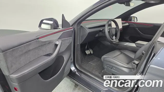 Tesla Model Y 2026 thumb 10