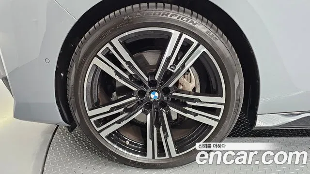 BMW 7-Series 2023 thumb 5