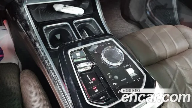 BMW 7-Series 2023 thumb 9