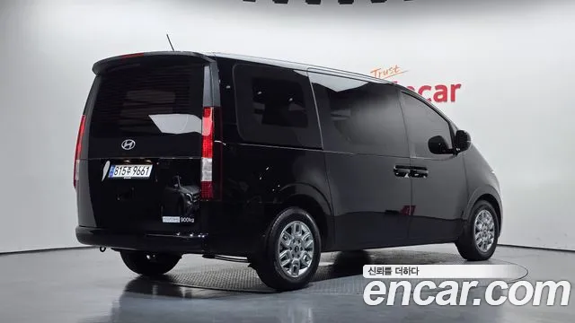 Hyundai Staria 2024 thumb 2
