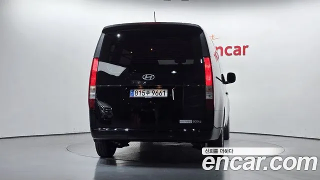 Hyundai Staria 2024 thumb 4