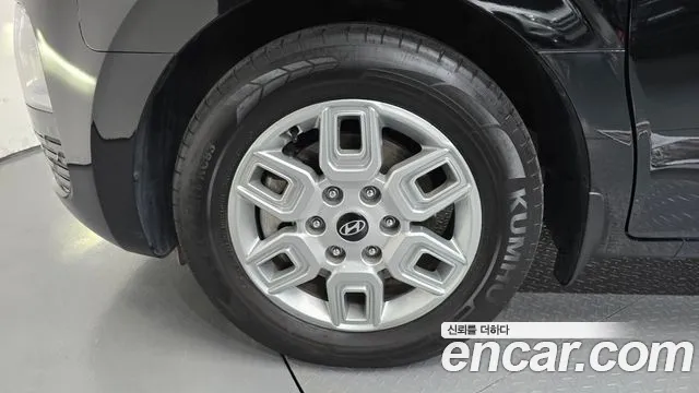 Hyundai Staria 2024 thumb 5