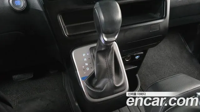 Hyundai Staria 2024 thumb 9