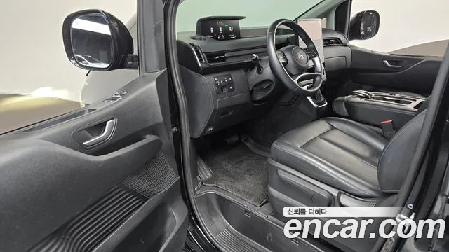Hyundai Staria 2024 thumb 10
