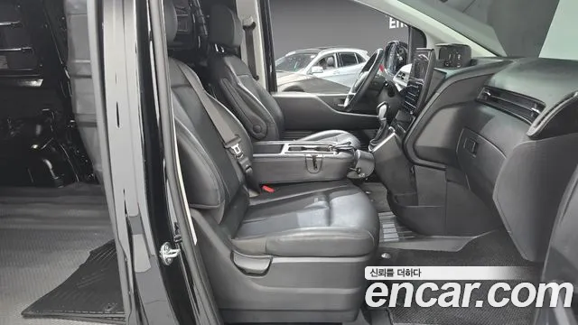 Hyundai Staria 2024 thumb 11