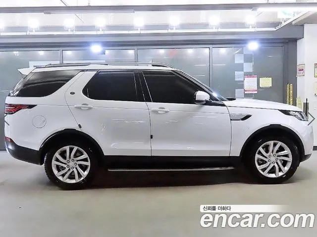 Land Rover Discovery 2017 thumb 3