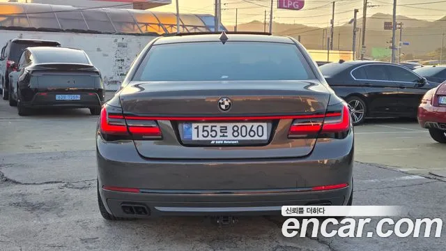 BMW 7-Series 2014 thumb 4
