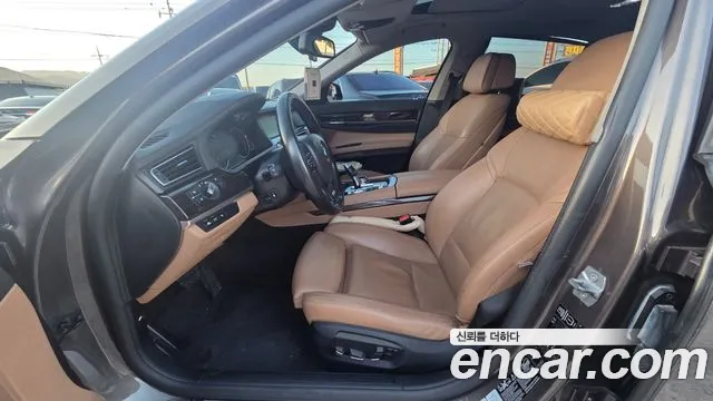 BMW 7-Series 2014 thumb 10