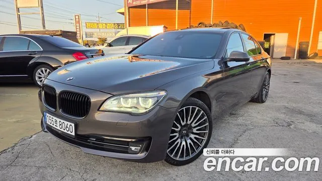 BMW 7-Series 2014 thumb 12