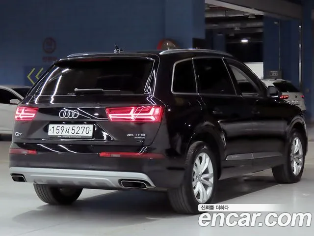 Audi Q7 2019 thumb 2