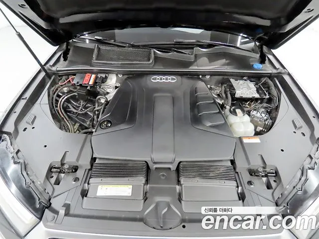 Audi Q7 2019 thumb 6