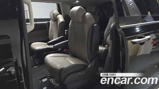 Kia Carnival 2024 thumb 11