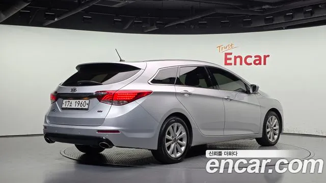 Hyundai i40 2012 thumb 2