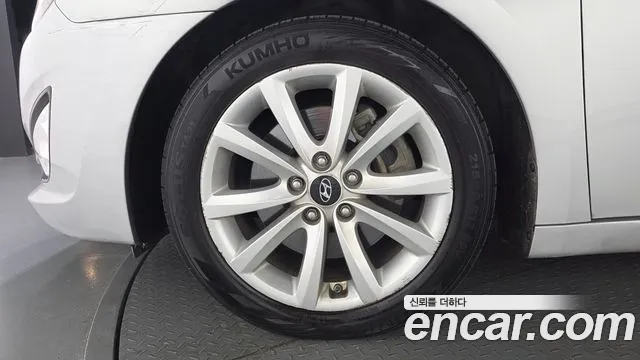 Hyundai i40 2012 thumb 5