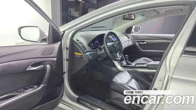 Hyundai i40 2012 thumb 10