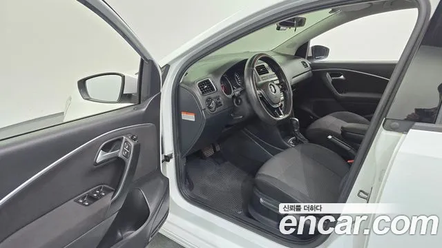 Volkswagen Polo 2015 thumb 10