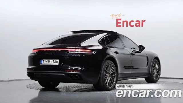 Porsche Panamera 2022 thumb 2
