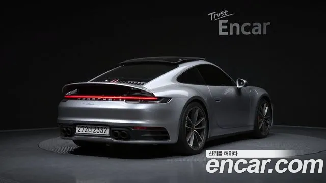 Porsche 911 2020 thumb 2