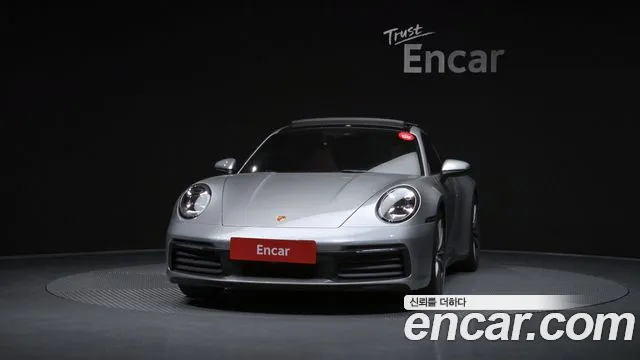 Porsche 911 2020 thumb 3