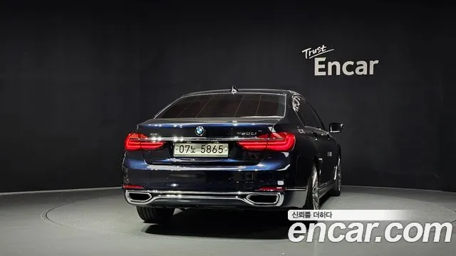 BMW 7-Series 2016 thumb 4